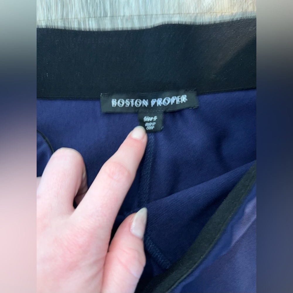 NWOT Boston Proper Navy Blue Travel Pants with White Stripes Small - Picture 4 of 6